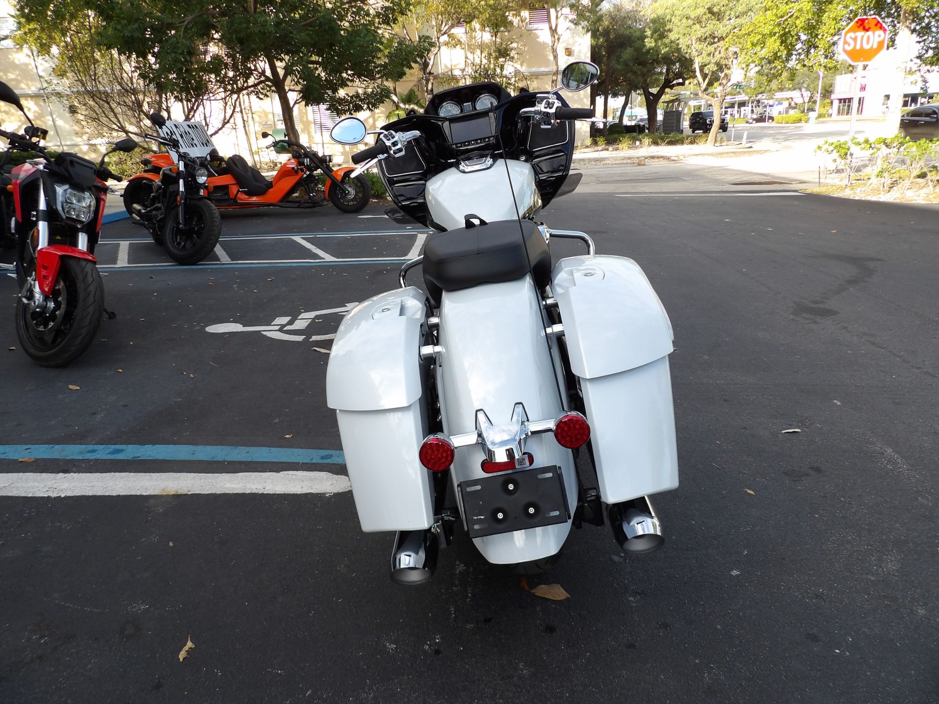 2024 Indian Motorcycle Challenger® Limited in Fort Lauderdale, Florida - Photo 4