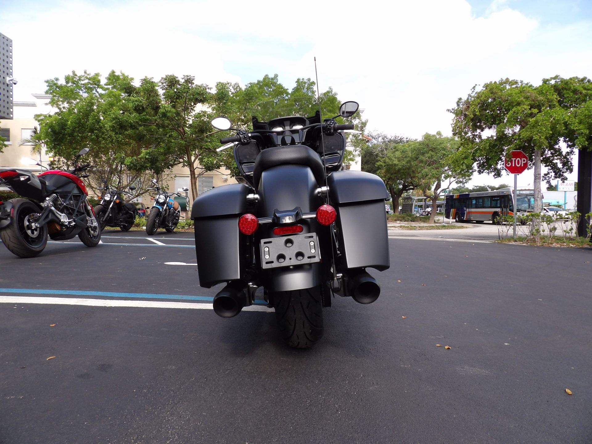 2024 Indian Motorcycle Challenger® Dark Horse® in Fort Lauderdale, Florida - Photo 4