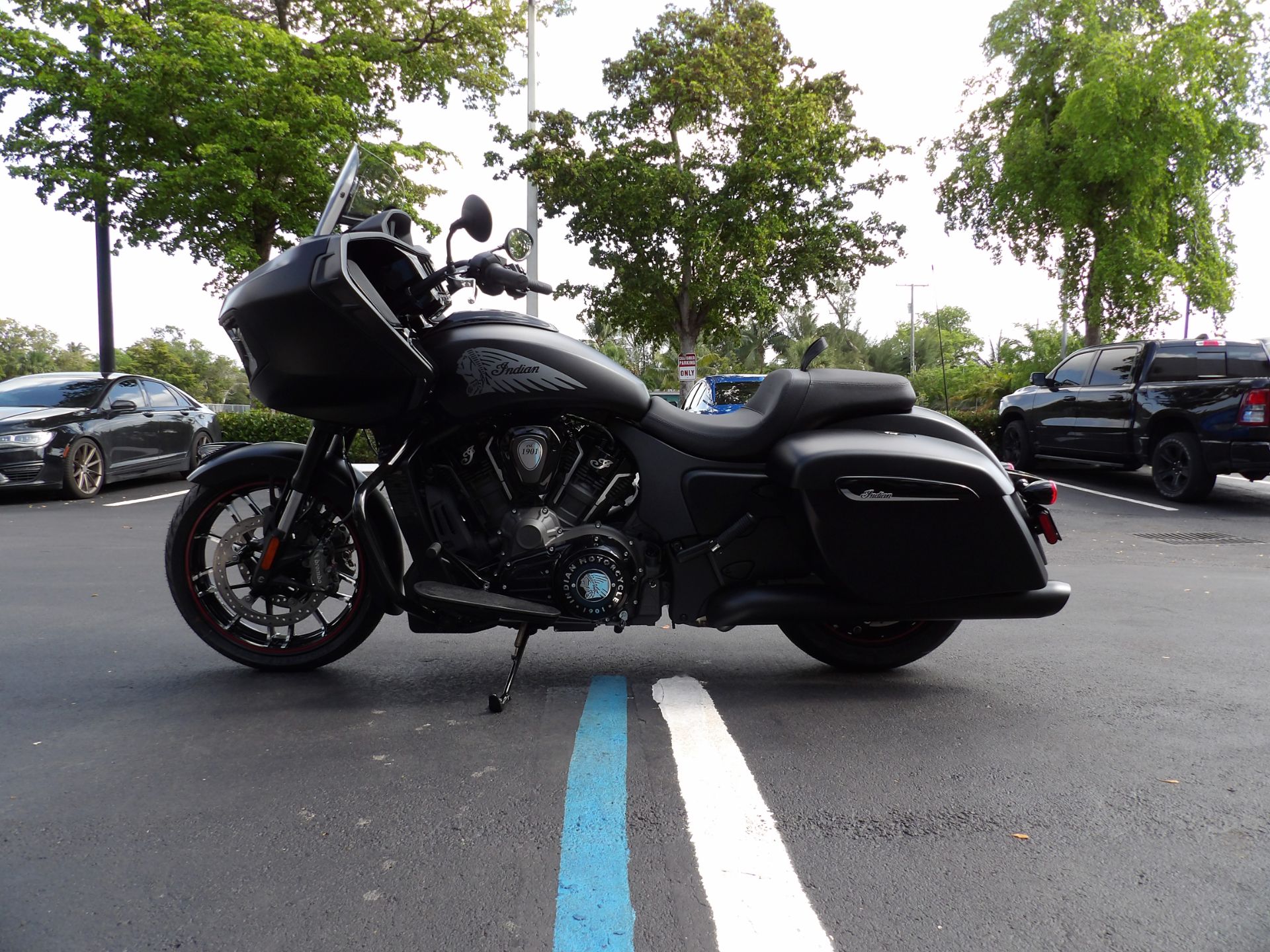 2024 Indian Motorcycle Challenger® Dark Horse® in Fort Lauderdale, Florida - Photo 6