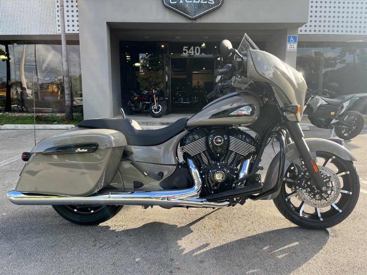 2022 Indian Motorcycle Chieftain® Dark Horse® in Fort Lauderdale, Florida - Photo 2