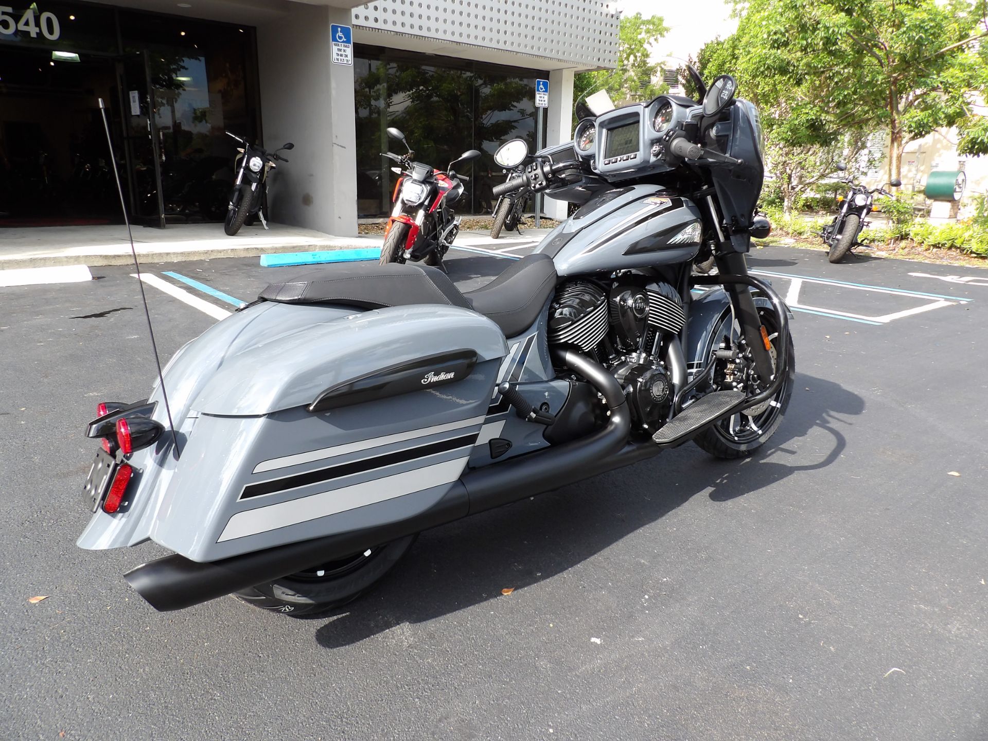 2024 Indian Motorcycle Chieftain® Dark Horse® Icon in Fort Lauderdale, Florida - Photo 3