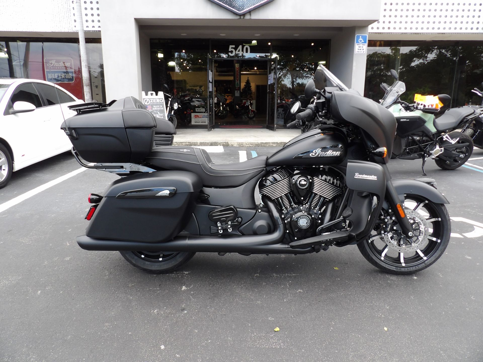 2024 Indian Motorcycle Roadmaster® Dark Horse® in Fort Lauderdale, Florida - Photo 2