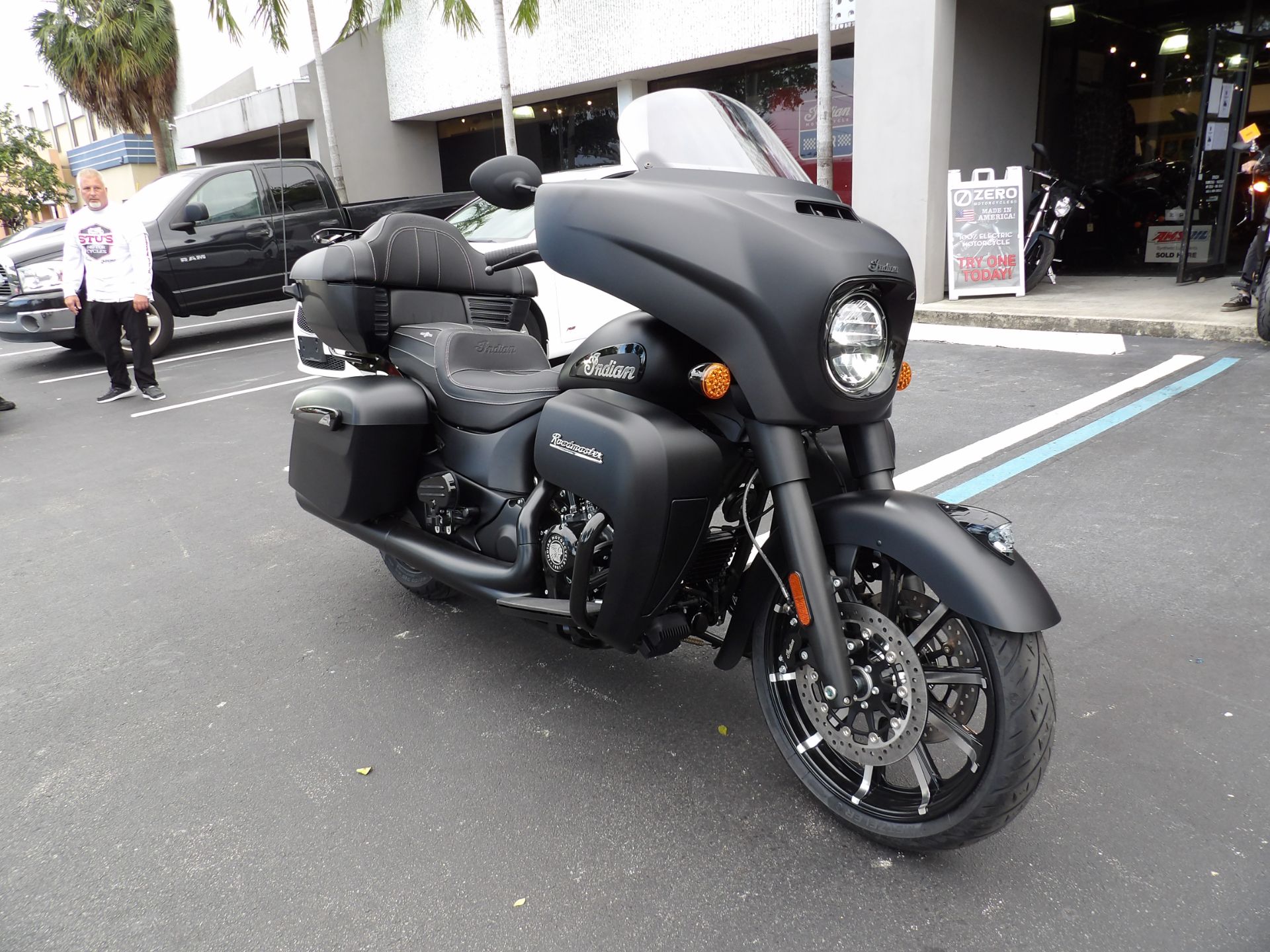 2024 Indian Motorcycle Roadmaster® Dark Horse® in Fort Lauderdale, Florida - Photo 9