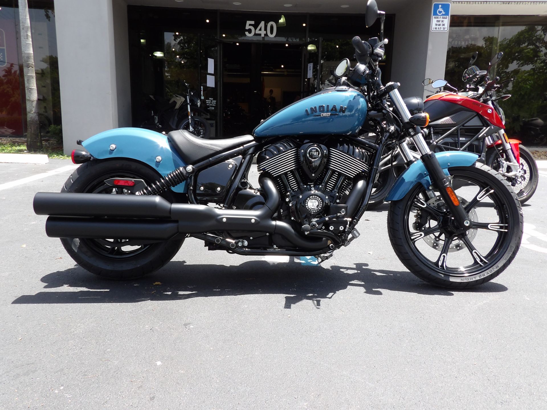 2024 Indian Motorcycle Chief Dark Horse® Icon in Fort Lauderdale, Florida - Photo 2